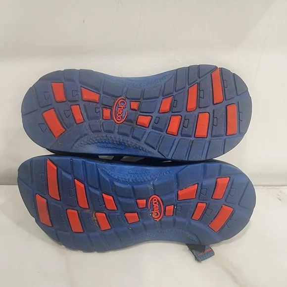 [ CHACOS] BOYS SIZE 4, blue and orange OPEN TOE SPORT SANDAL.