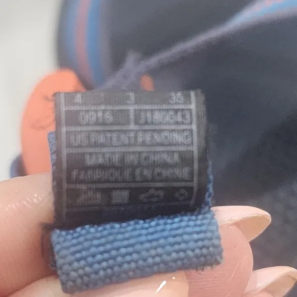 [ CHACOS] BOYS SIZE 4, blue and orange OPEN TOE SPORT SANDAL.