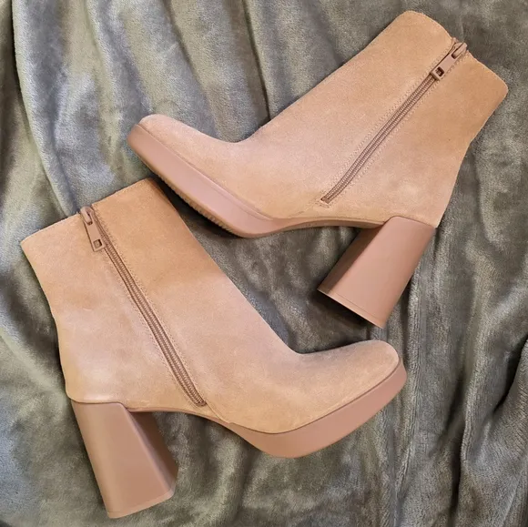🆕️ Naturalizer Genn-Reach Suede Boots