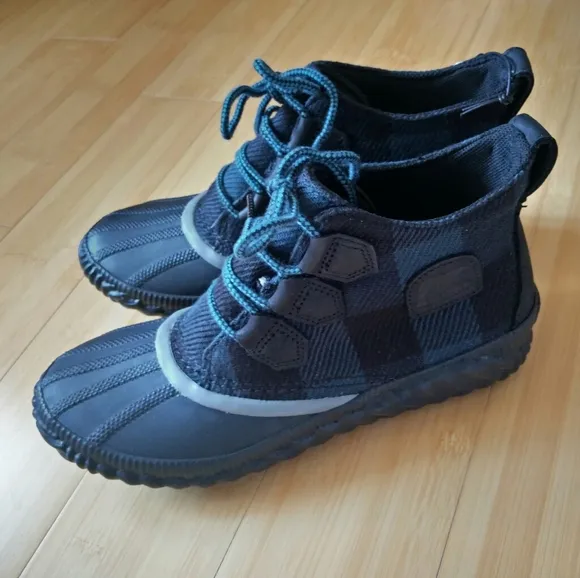 -NEW- Women's Sorel Out N About Plus Boots/Booties 8