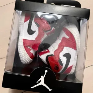 ❤️🤍🖤 Nike Air Jordan 1 Crib Bootie shoes Chicago 2C