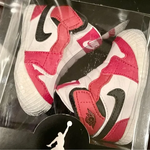 ❤️🤍🖤 Nike Air Jordan 1 Crib Bootie shoes Chicago 2C