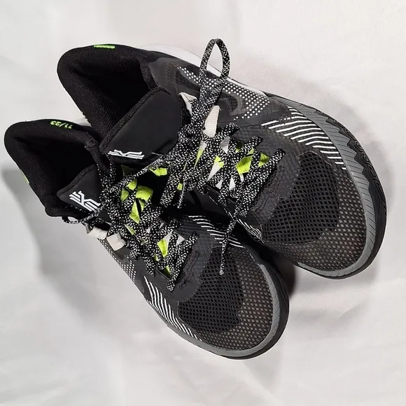 💚 Nike Kyrie Flytrap V Black White Basketball Shoes Size 9  Mens  CZ4100-002 N