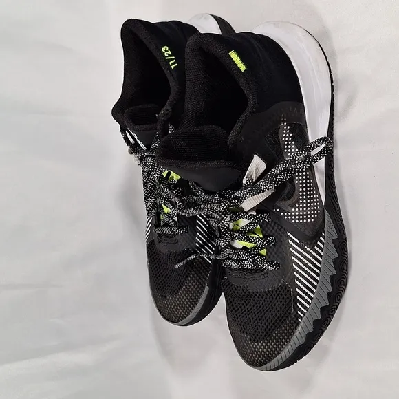 💚 Nike Kyrie Flytrap V Black White Basketball Shoes Size 9  Mens  CZ4100-002 N