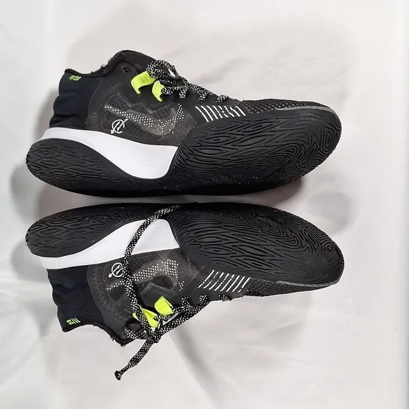 💚 Nike Kyrie Flytrap V Black White Basketball Shoes Size 9  Mens  CZ4100-002 N