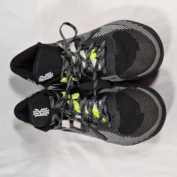 💚 Nike Kyrie Flytrap V Black White Basketball Shoes Size 9  Mens  CZ4100-002 N