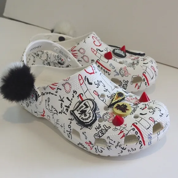 ♥️ Pre-Loved Cruella II Clog By Crocs