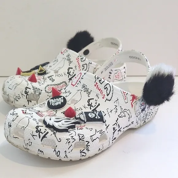 ♥️ Pre-Loved Cruella II Clog By Crocs
