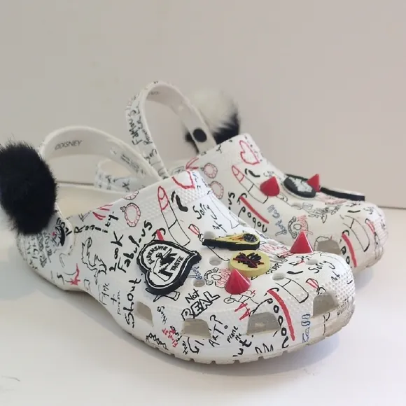 ♥️ Pre-Loved Cruella II Clog By Crocs