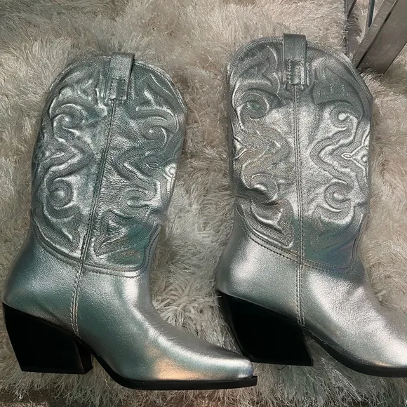 🔥 🔥 Steve Madden Silver Cowboy Boots brand new
