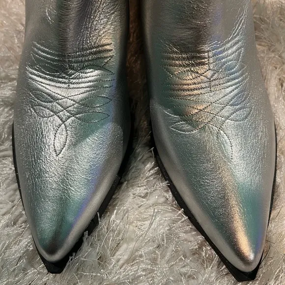 🔥 🔥 Steve Madden Silver Cowboy Boots brand new