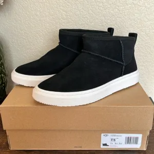 🆕 UGG Black Alameda mini Boot, black