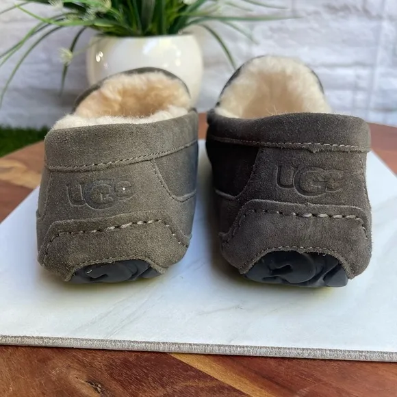 - UGG🍂🍁Ascot loafers Men’s Sz 9 new