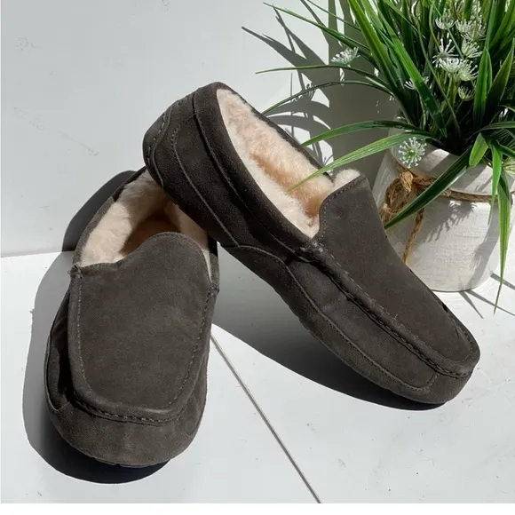 - UGG🍂🍁Ascot loafers Men’s Sz 9 new
