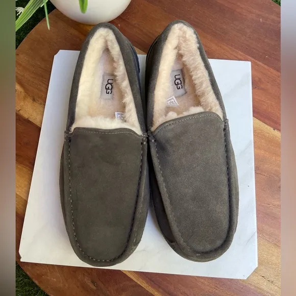 - UGG🍂🍁Ascot loafers Men’s Sz 9 new
