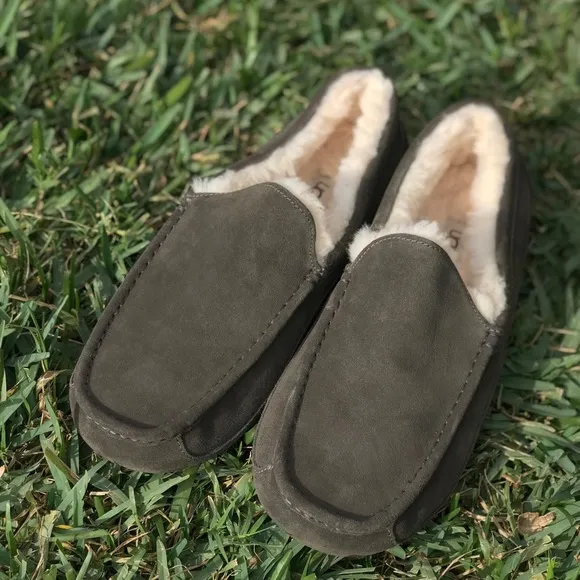 - UGG🍂🍁Ascot loafers Men’s Sz 9 new