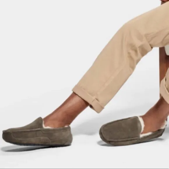 - UGG🍂🍁Ascot loafers Men’s Sz 9 new