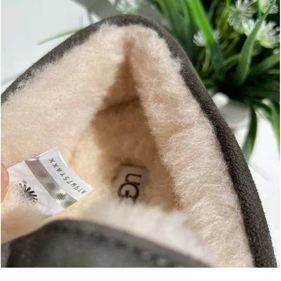 - UGG🍂🍁Ascot loafers Men’s Sz 9 new