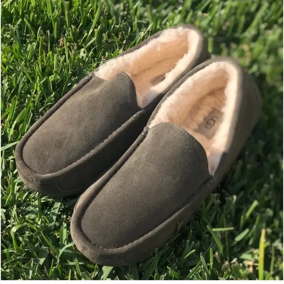 - UGG🍂🍁Ascot loafers Men’s Sz 9 new