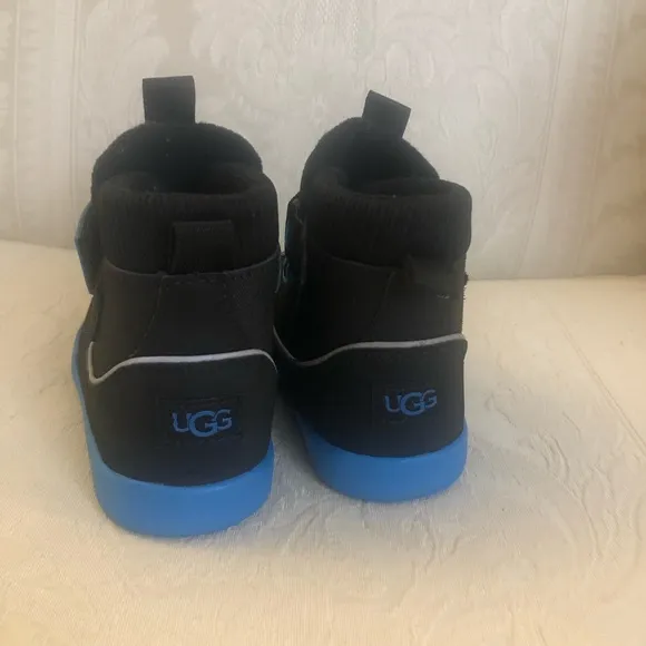 $100 UGG Kids' Tabor Chukka Boot size 6