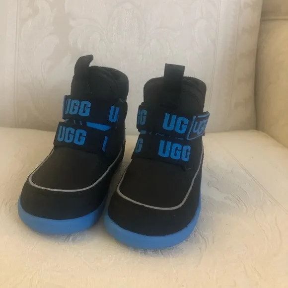 $100 UGG Kids' Tabor Chukka Boot size 6