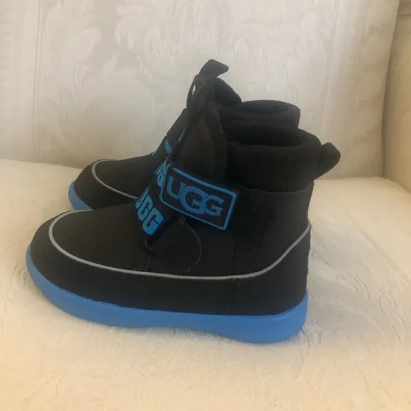 $100 UGG Kids' Tabor Chukka Boot size 6