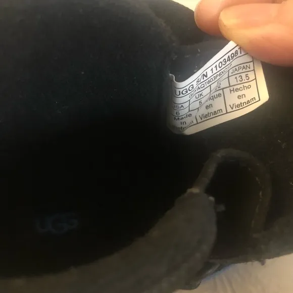 $100 UGG Kids' Tabor Chukka Boot size 6