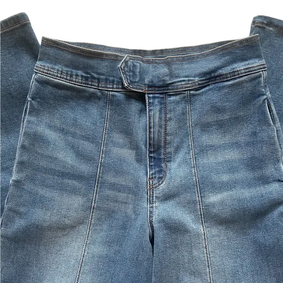 A Loves A high-waisted, wide-leg stretch denim blue jeans, size 29