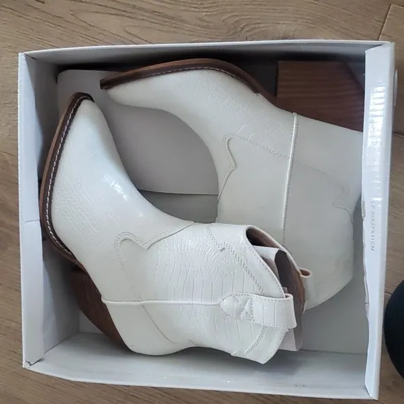 🆕A Rider Girl‎ Dolce Croco Cream Boots