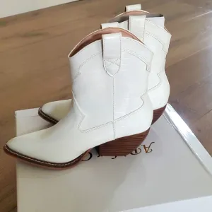 🆕A Rider Girl‎ Dolce Croco Cream Boots