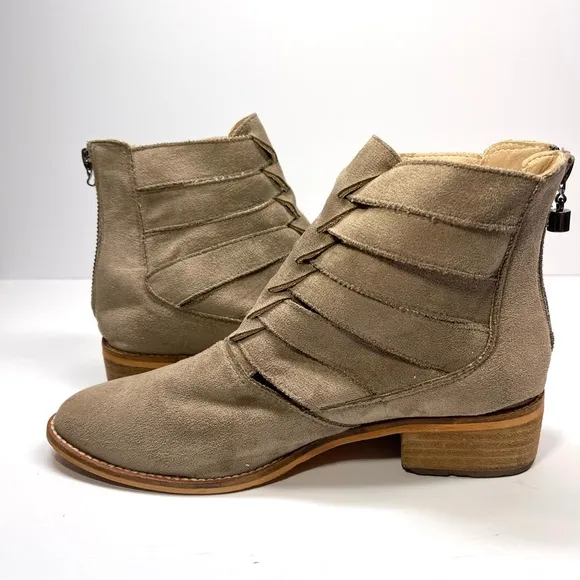 A Rider Girl Suede Ankle Boots Women’s Size 6 Taupe