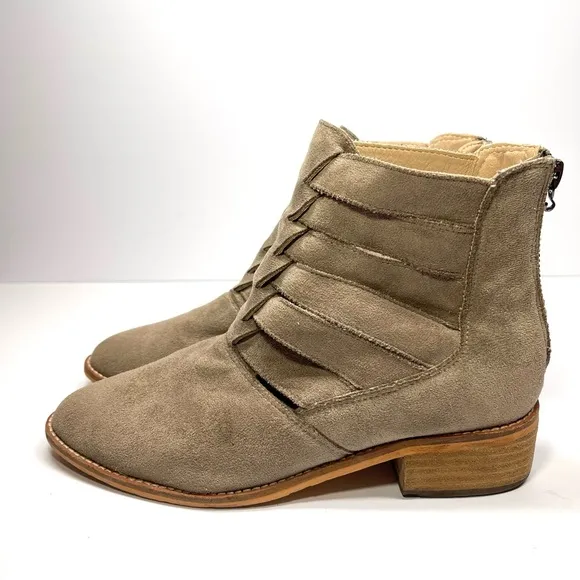 A Rider Girl Suede Ankle Boots Women’s Size 6 Taupe