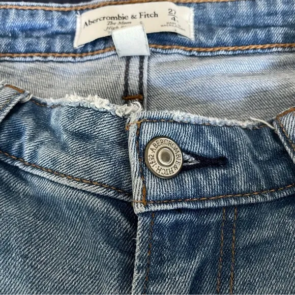 Abercrombie &amp; Fitch Curve Love High Rise Mom Jean in medium wash blue sz 27 / 4