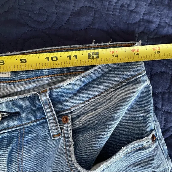 Abercrombie &amp; Fitch Curve Love High Rise Mom Jean in medium wash blue sz 27 / 4