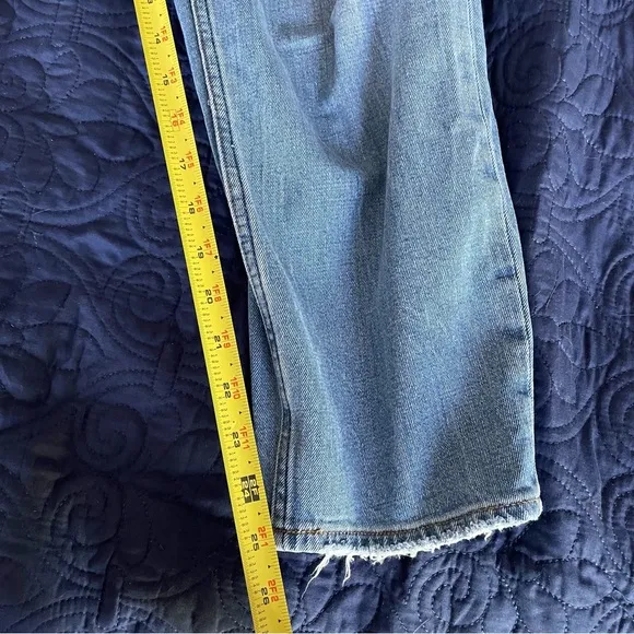 Abercrombie &amp; Fitch Curve Love High Rise Mom Jean in medium wash blue sz 27 / 4