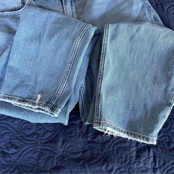 Abercrombie &amp; Fitch Curve Love High Rise Mom Jean in medium wash blue sz 27 / 4