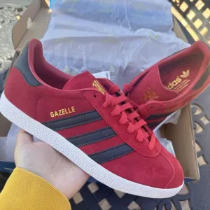 Adidas Manchester United x Gazelle Red Black Men's Athletic Shoes IE8503