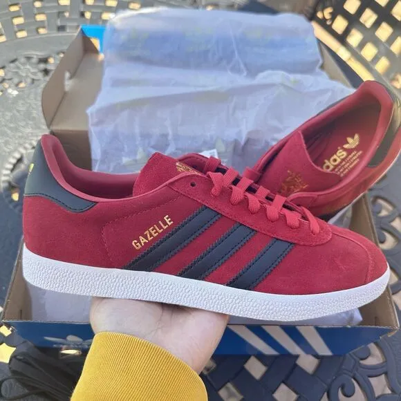 Adidas Manchester United x Gazelle Red Black Men's Athletic Shoes IE8503