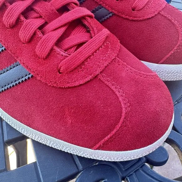 Adidas Manchester United x Gazelle Red Black Men's Athletic Shoes IE8503