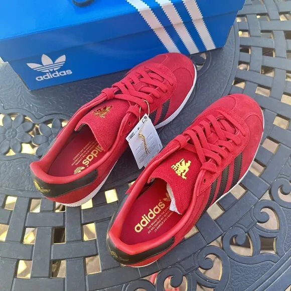 Adidas Manchester United x Gazelle Red Black Men's Athletic Shoes IE8503