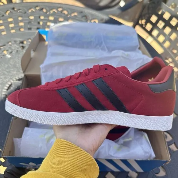 Adidas Manchester United x Gazelle Red Black Men's Athletic Shoes IE8503