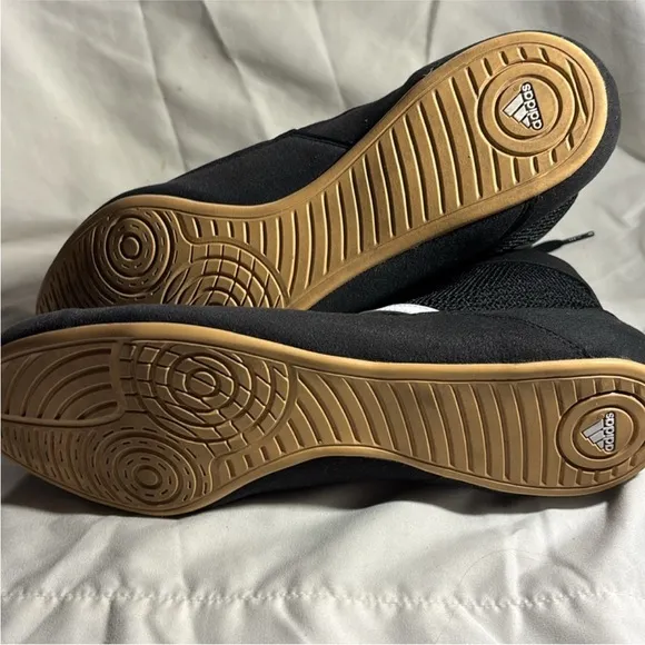 adidas men’s Aq3325 Wrestling Shoes, Black size 11 NWT