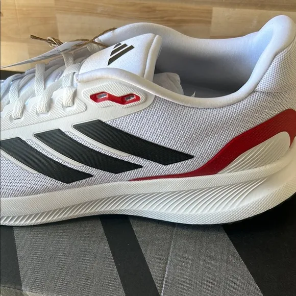 Adidas Men's White and Black Run Falcon 5 Sneaker size 9