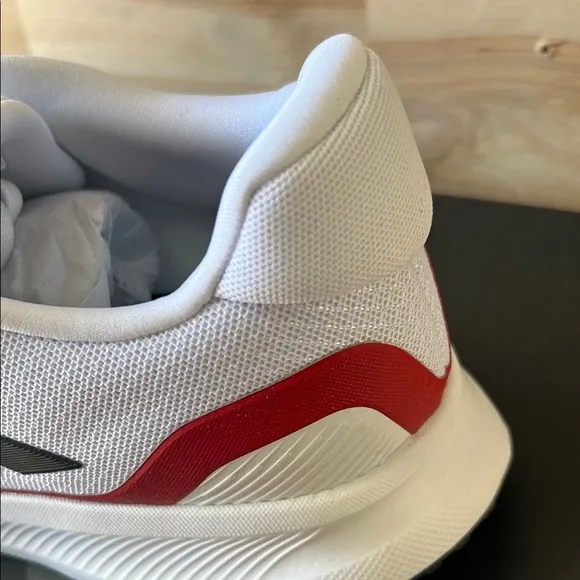 Adidas Men's White and Black Run Falcon 5 Sneaker size 9