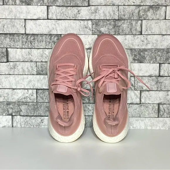 Adidas UltraBoost 22 Womens 8.5 Wonder Mauve Athletic Shoes Like New