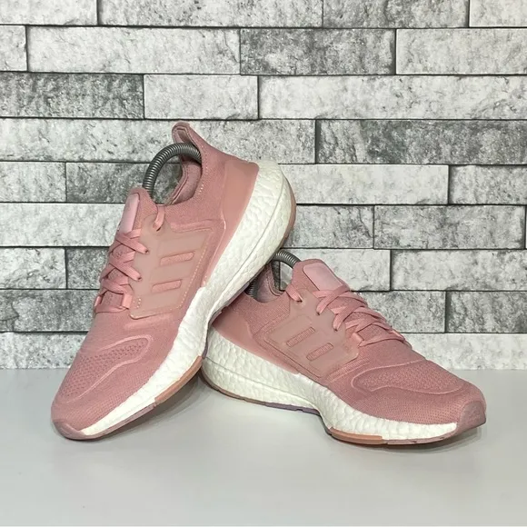 Adidas UltraBoost 22 Womens 8.5 Wonder Mauve Athletic Shoes Like New