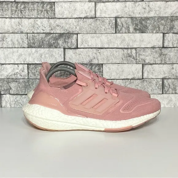 Adidas UltraBoost 22 Womens 8.5 Wonder Mauve Athletic Shoes Like New
