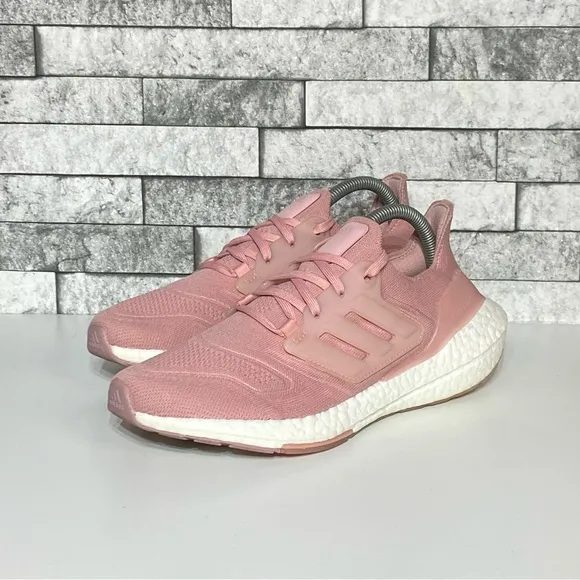 Adidas UltraBoost 22 Womens 8.5 Wonder Mauve Athletic Shoes Like New
