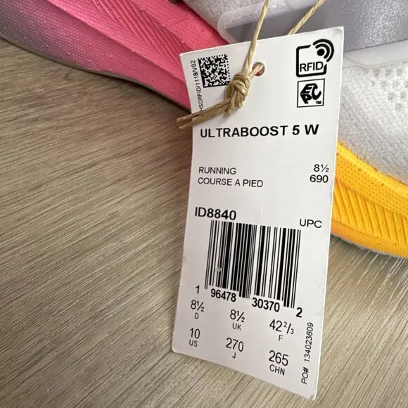 adidas Ultraboost 5 Women's 10 Athletic Shoes