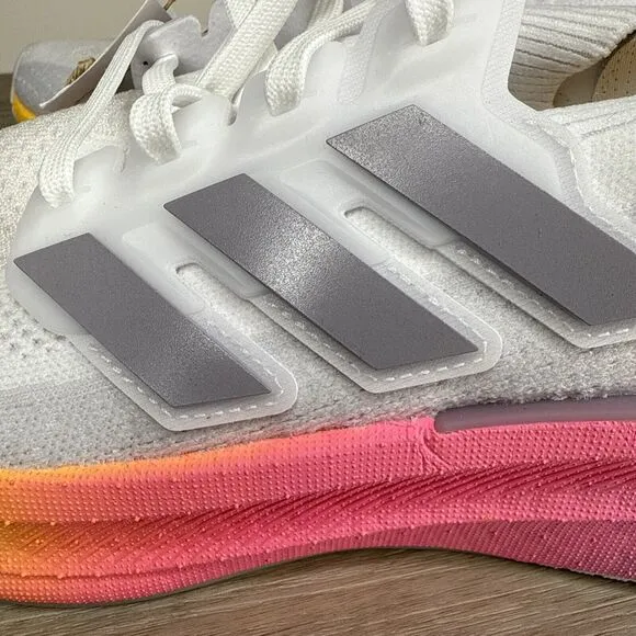 adidas Ultraboost 5 Women's 10 Athletic Shoes